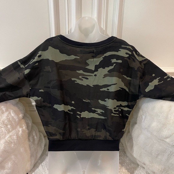 Large Victoria’s Secret Camo Crop Sweatshirt - Picture 4 of 6